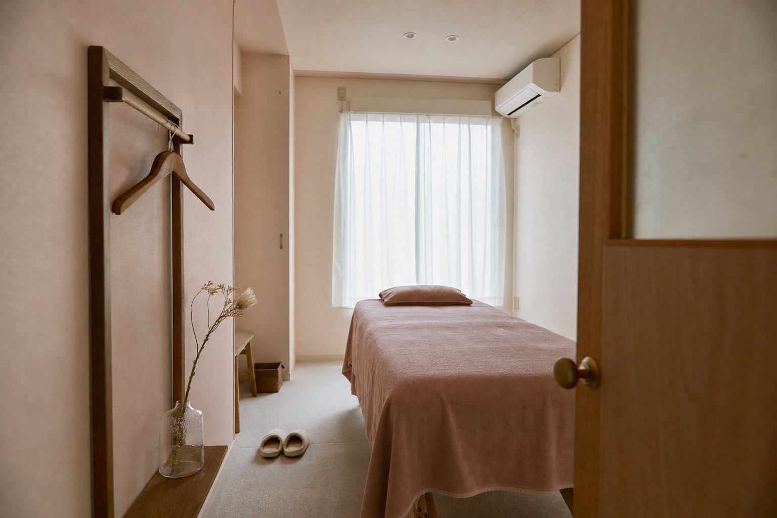 女性専用・完全予約制の個室